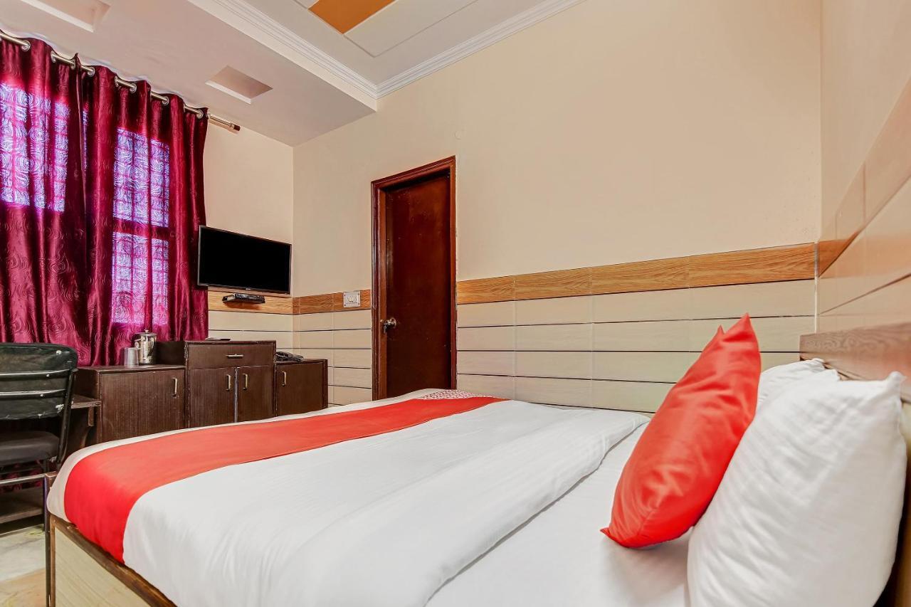 Oyo Park View Guest House Near Edm Mall New Delhi Eksteriør bilde